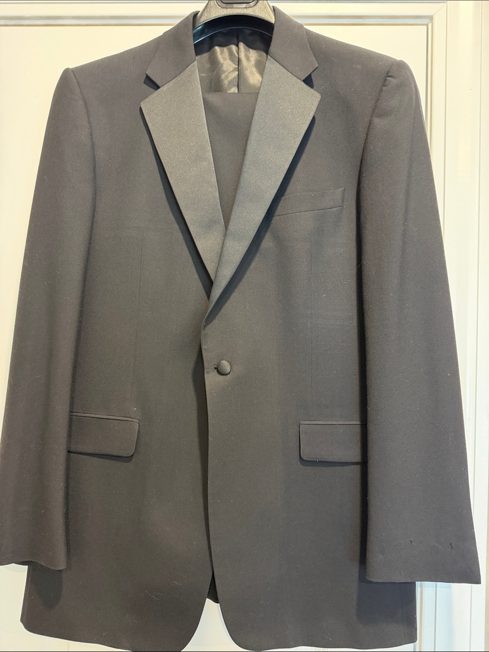 Brand new with tags Burberry Men's 100% Wool Tuxedo Black Size 43 XLong